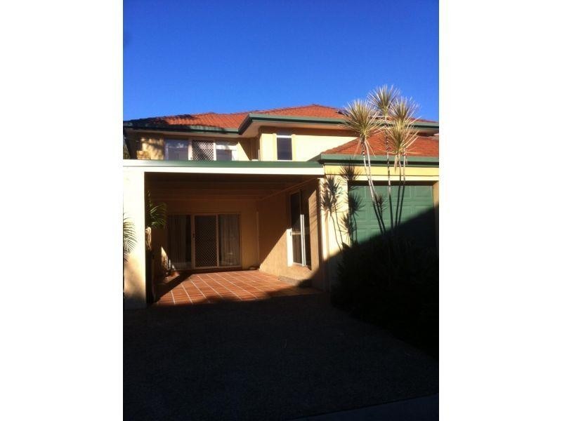 152 Palm Meadows Drive, Carrara QLD 4211