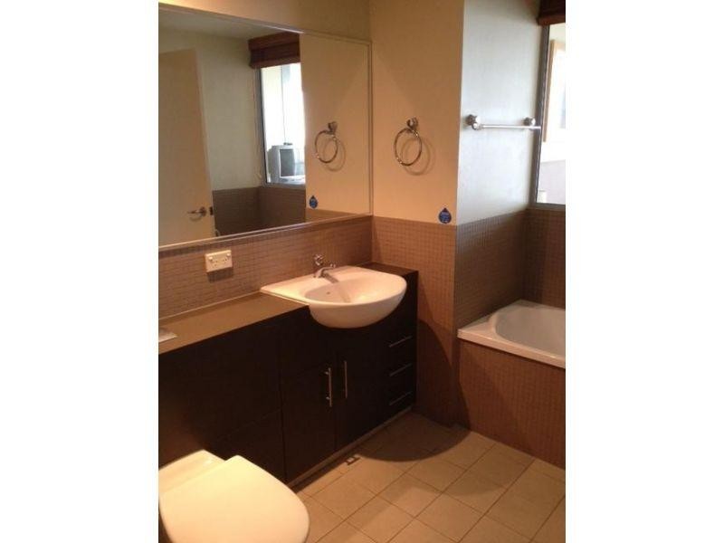 360 Marine Parade, Labrador QLD 4215