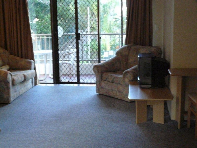 9 Bayview Street, Runaway Bay QLD 4216