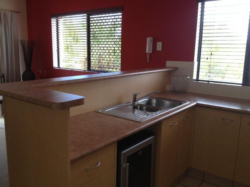 7-13 Barranbali Street, Chevron Island QLD 4217