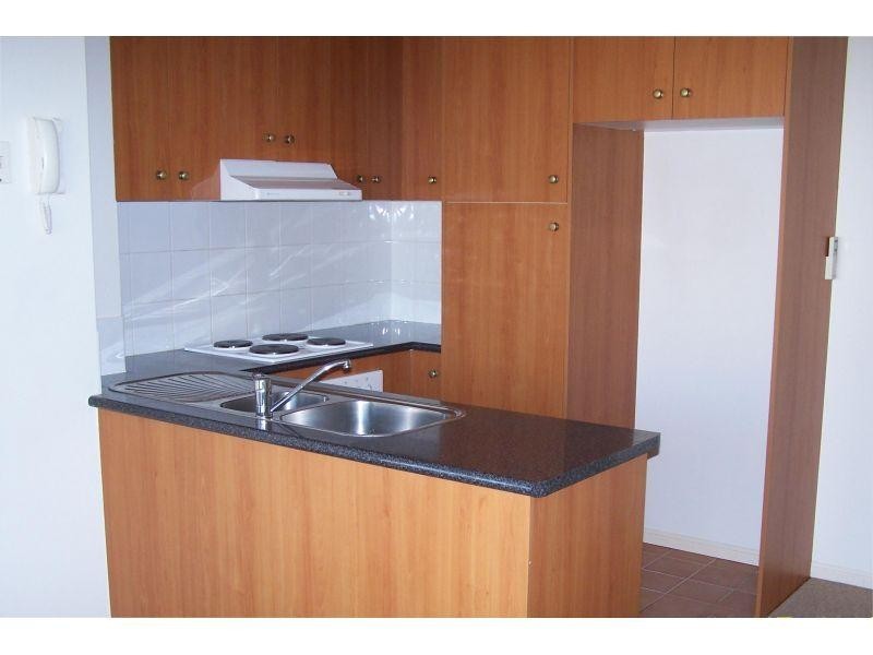 16-24 Purli Street, Chevron Island QLD 4217