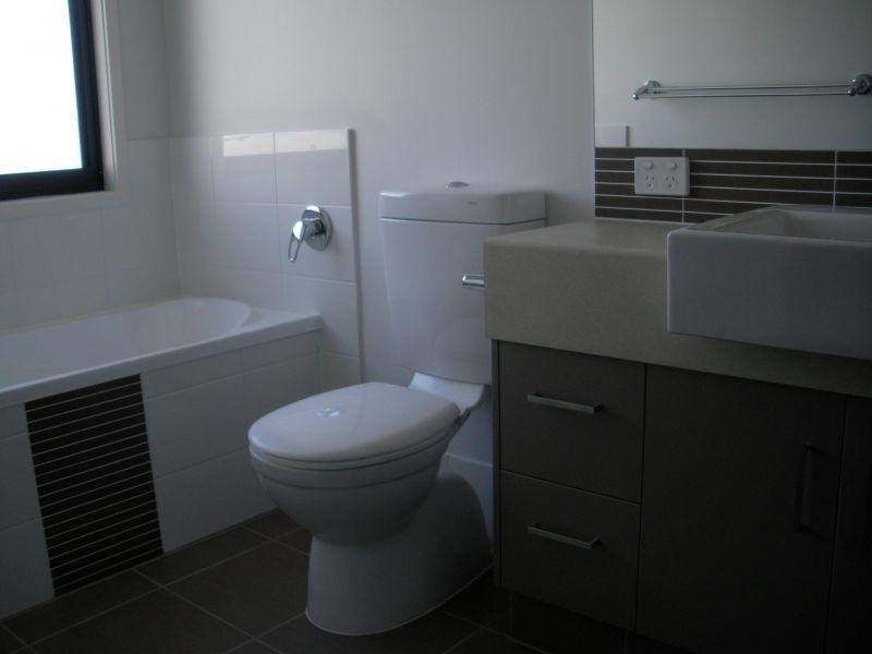20 South Bay Drive, Varsity Lakes QLD 4227