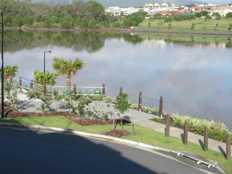 20 South Bay Drive, Varsity Lakes QLD 4227