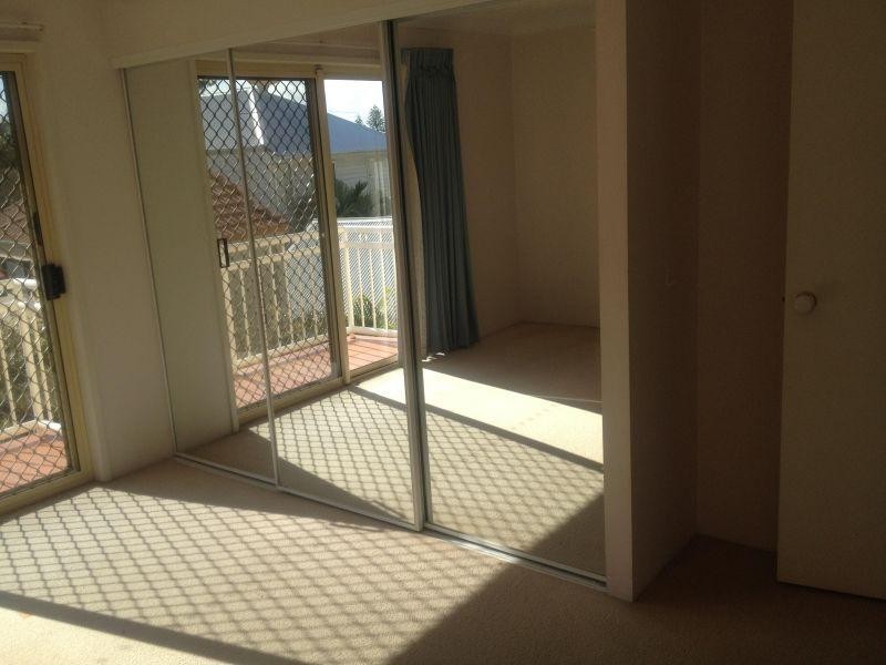 2105 GOLD COAST HWY, Miami QLD 4220