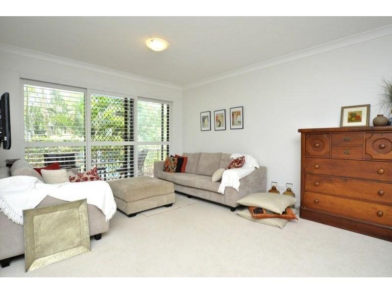9 Bayview Street, Runaway Bay QLD 4216