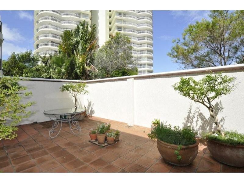 9 Bayview Street, Runaway Bay QLD 4216