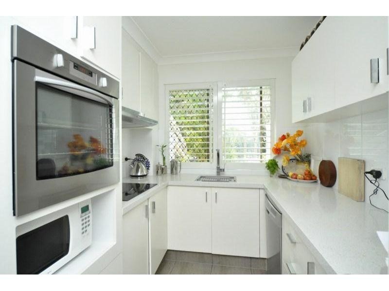 9 Bayview Street, Runaway Bay QLD 4216