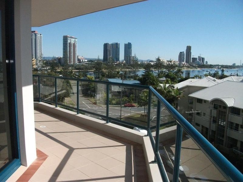 22 Montgomery Avenue, Main Beach QLD 4217