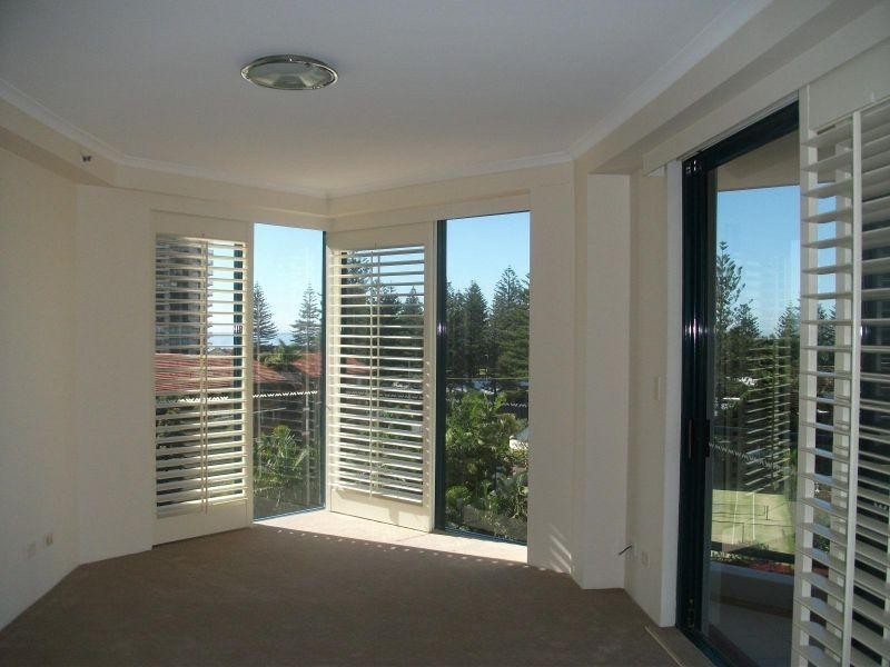 22 Montgomery Avenue, Main Beach QLD 4217