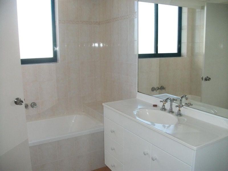 22 Montgomery Avenue, Main Beach QLD 4217