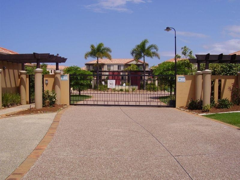 5/302 Christine Avenue, Varsity Lakes QLD 4227