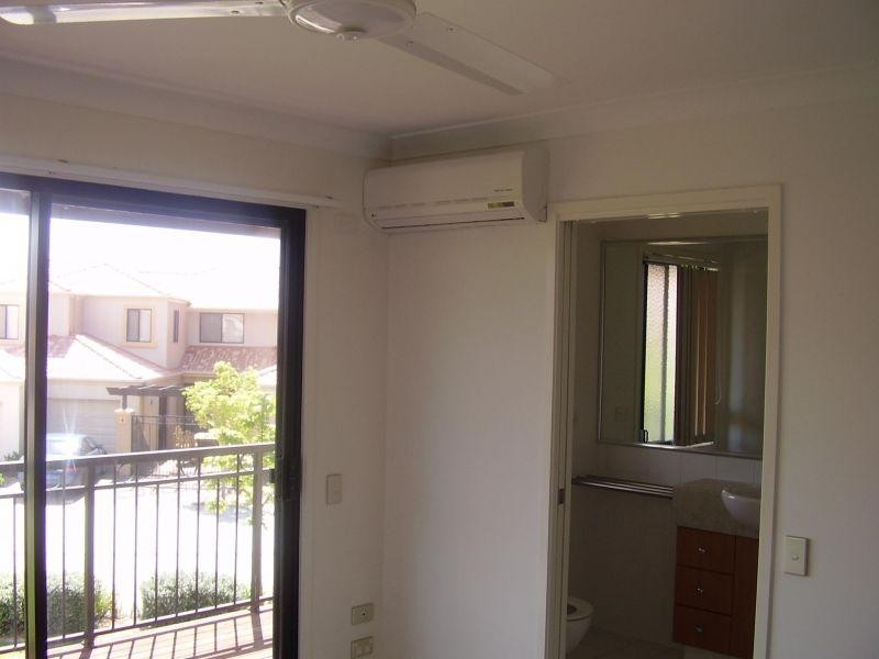 39/302 Christine Avenue, Varsity Lakes QLD 4227