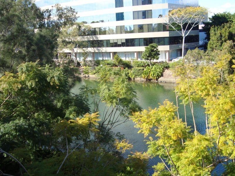 24 Slatyer Avenue, Bundall QLD 4217