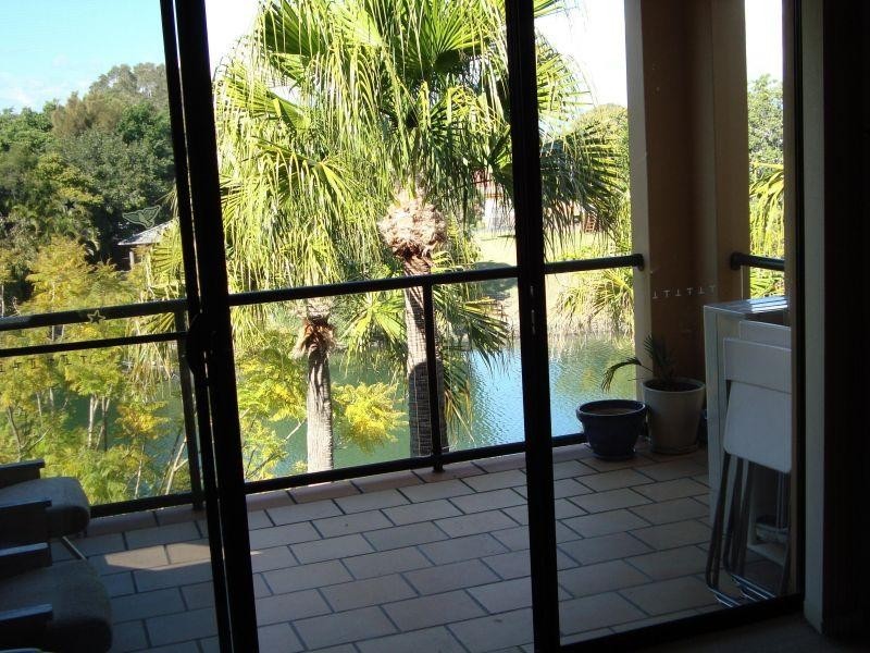 24 Slatyer Avenue, Bundall QLD 4217