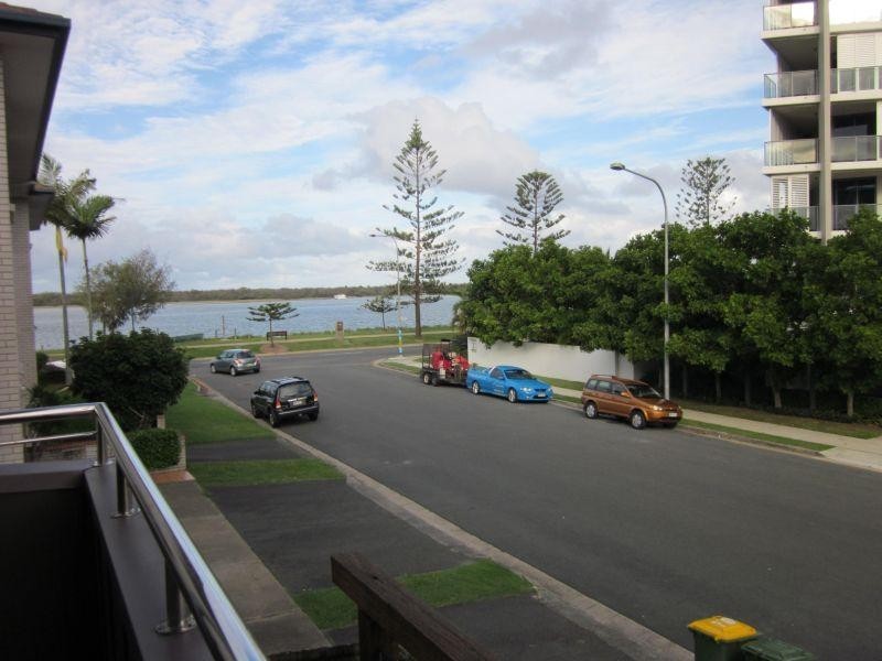 Unit 2/5 Clark Street, Biggera Waters QLD 4216