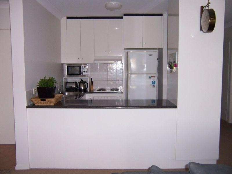 16-24 Purli Street, Chevron Island QLD 4217