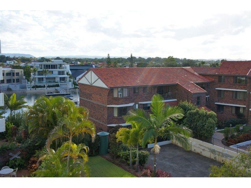 12/20  Commodore Drive, Paradise Waters QLD 4217