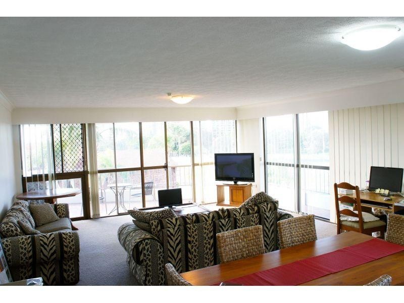 12/20  Commodore Drive, Paradise Waters QLD 4217