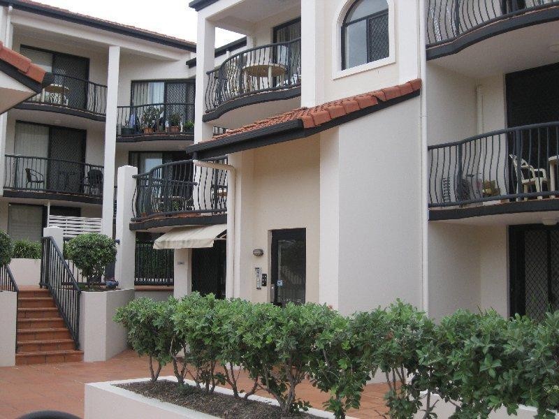 23/11-15 Owens Lane, Southport QLD 4215