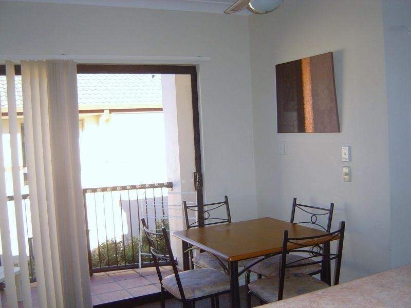 7-13 Barranbali Street, Chevron Island QLD 4217