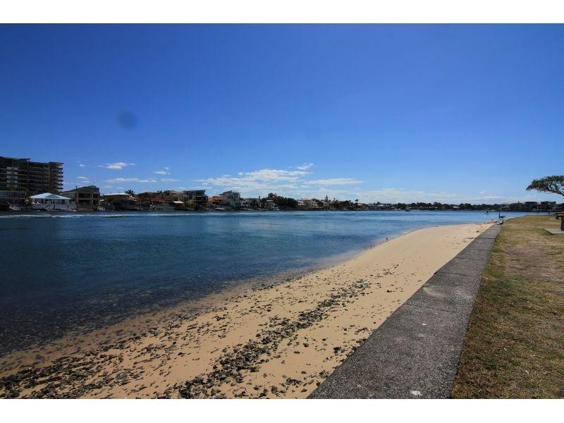43  Cypress AVe, Surfers Paradise QLD 4217