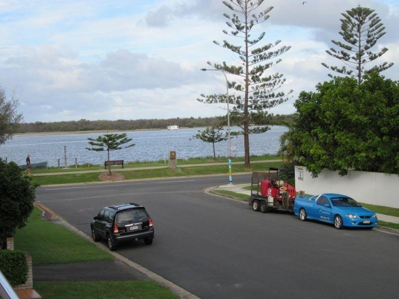 Unit 2/5  Clark, Biggera Waters QLD 4216