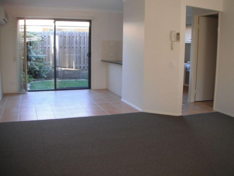 Townhouse/2 Bos Drive, Coomera QLD 4209