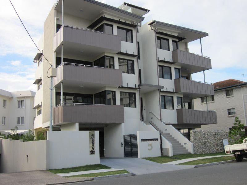 Unit 2/5 Clark, Biggera Waters QLD 4216