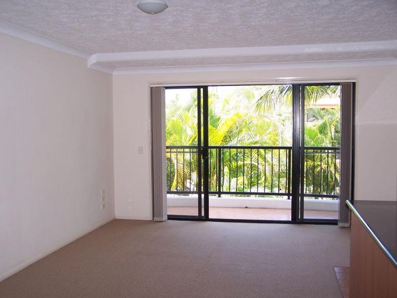 16-24 Purli Street, Chevron Island QLD 4217