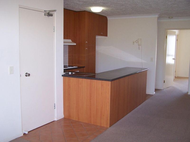 16-24 Purli Street, Chevron Island QLD 4217