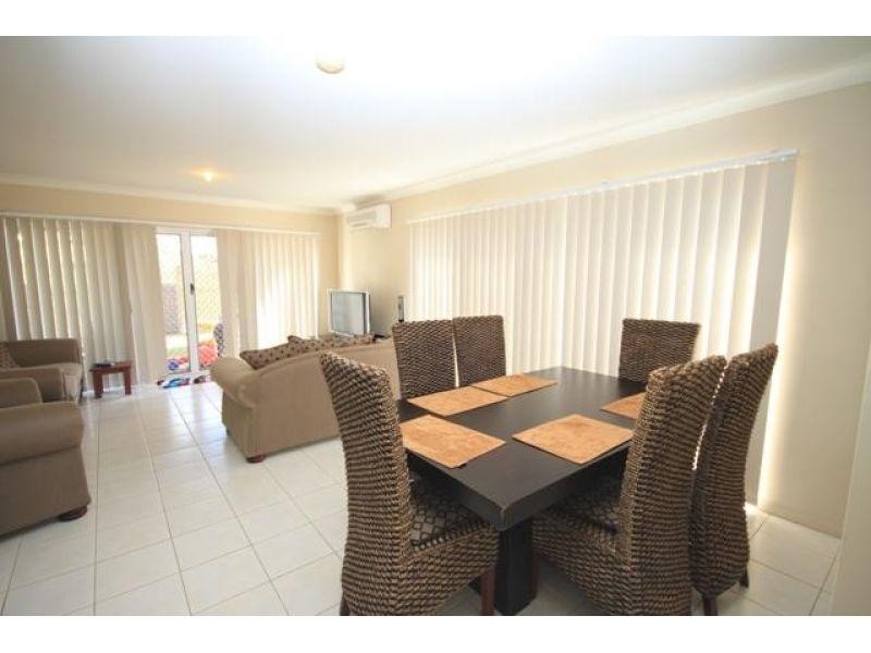 111/1 Sauvignon Parade, Upper Coomera QLD 4209