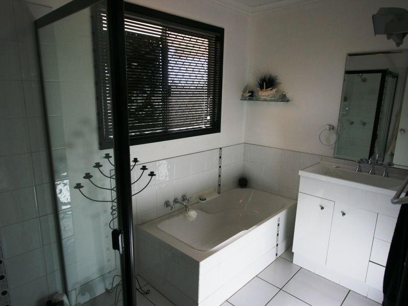 42 Murev Way, Carrara QLD 4211