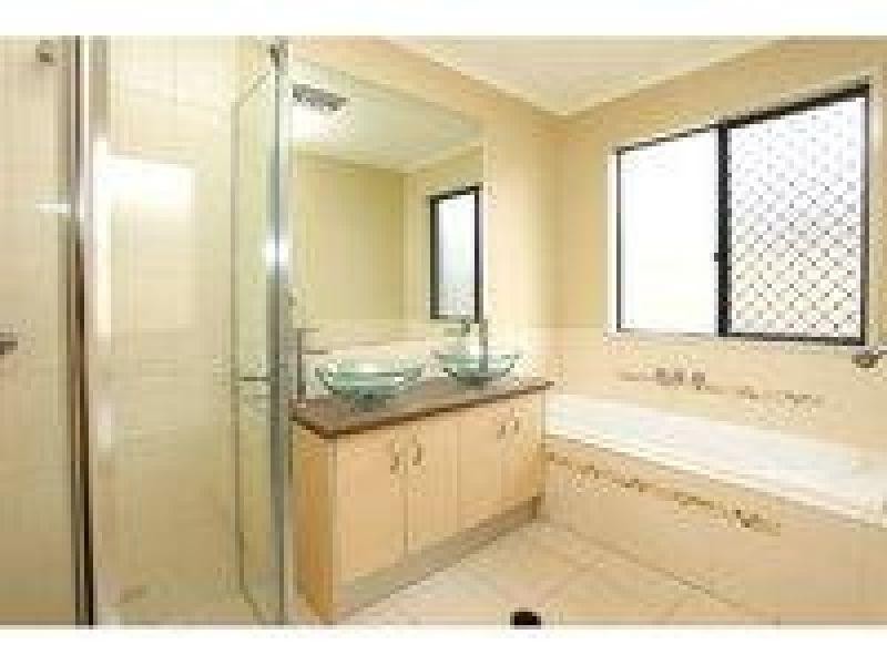 26 Crestwood Drive, Molendinar QLD 4214