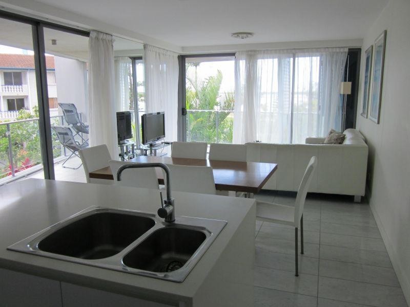 unit 1102/438 Marine Parade, Biggera Waters QLD 4216