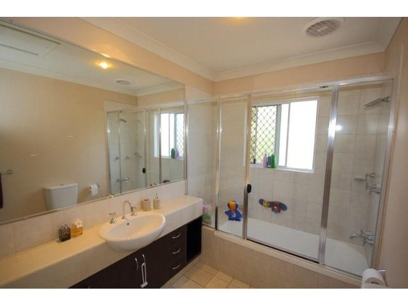 110/1 Sauvignon Parade, Upper Coomera QLD 4209
