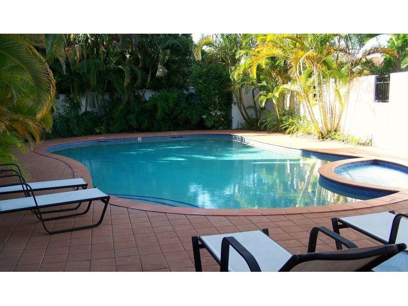 16-24 Purli Street, Chevron Island QLD 4217