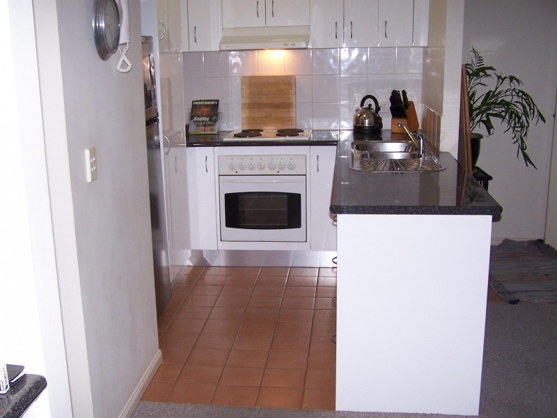 16-24 Purli Street, Chevron Island QLD 4217