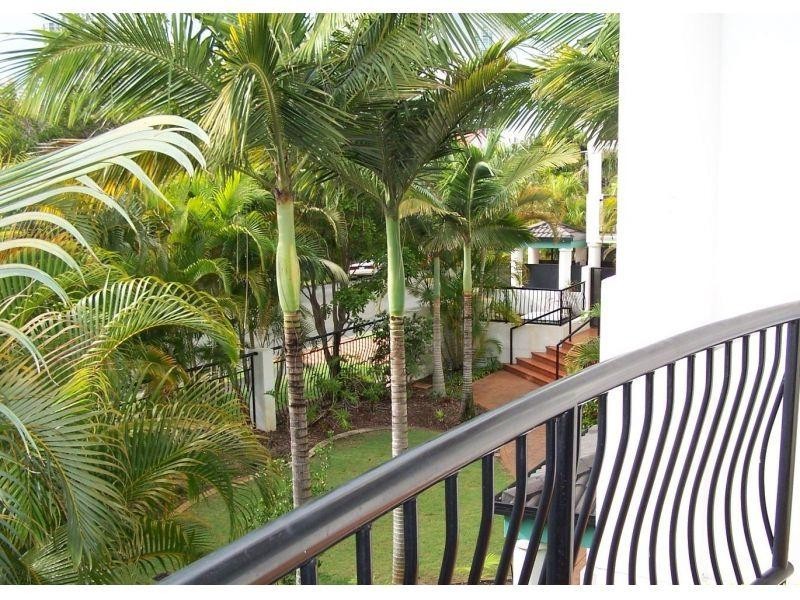 16-24 Purli Street, Chevron Island QLD 4217