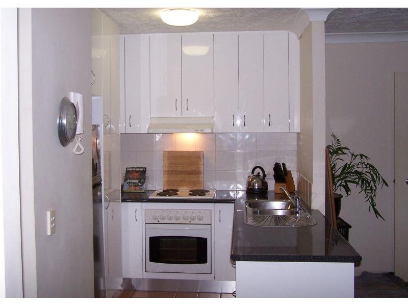 16-24 Purli Street, Chevron Island QLD 4217