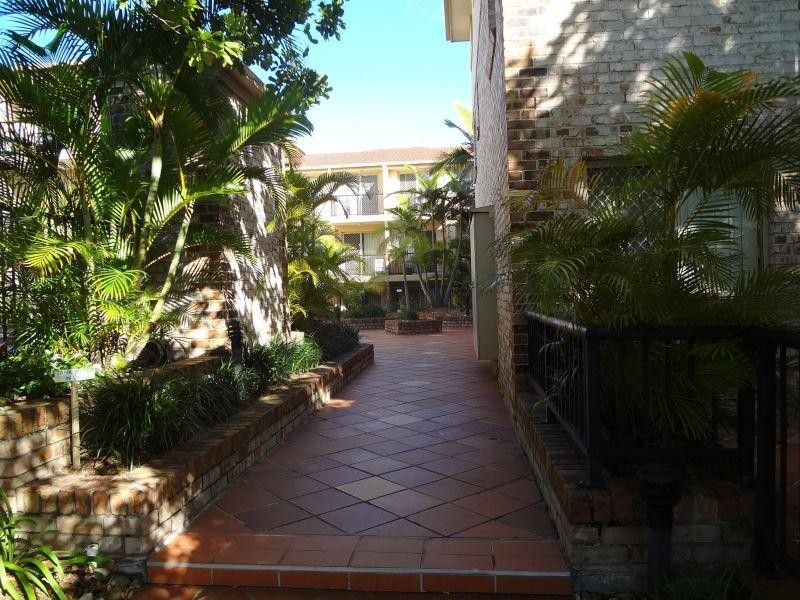 14 SpendeloveSt/12 Lloyd Street, Southport QLD 4215