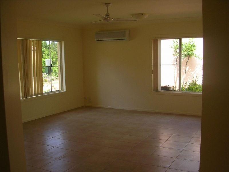 34 Albicore Street, Mermaid Waters QLD 4218
