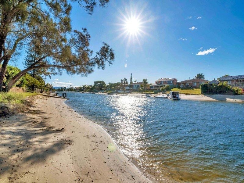 34 Albicore Street, Mermaid Waters QLD 4218