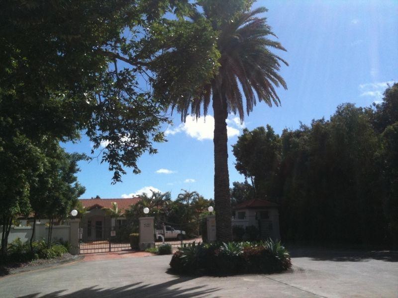 34 Albicore Street, Mermaid Waters QLD 4218