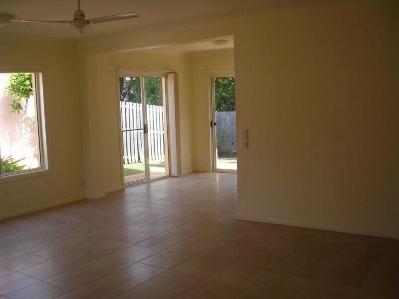 34 Albicore Street, Mermaid Waters QLD 4218