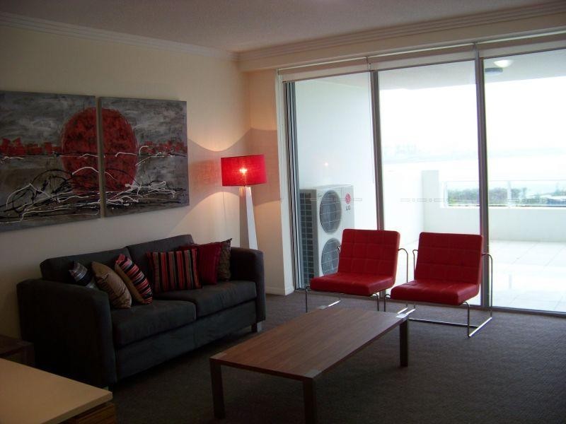 4/1 Lakefront Crescent, Varsity Lakes QLD 4227