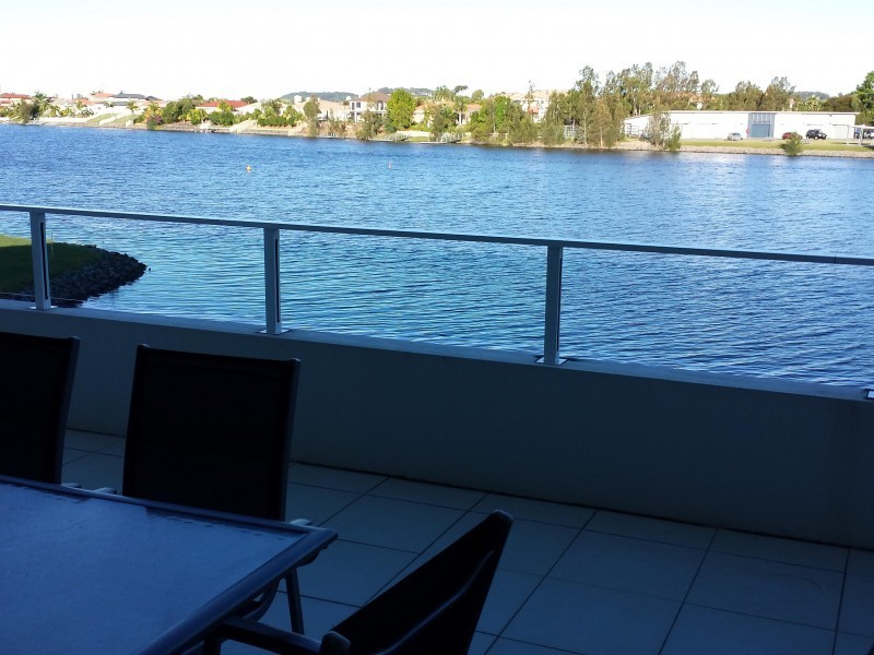 4/1 Lakefront Crescent, Varsity Lakes QLD 4227