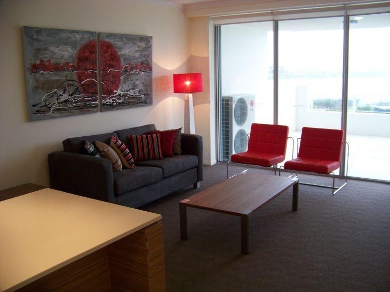 2/1 Lakefront Crescent, Varsity Lakes QLD 4227