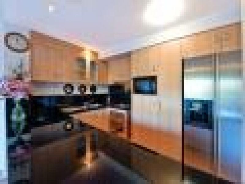 24 Slatyer Avenue, Bundall QLD 4217