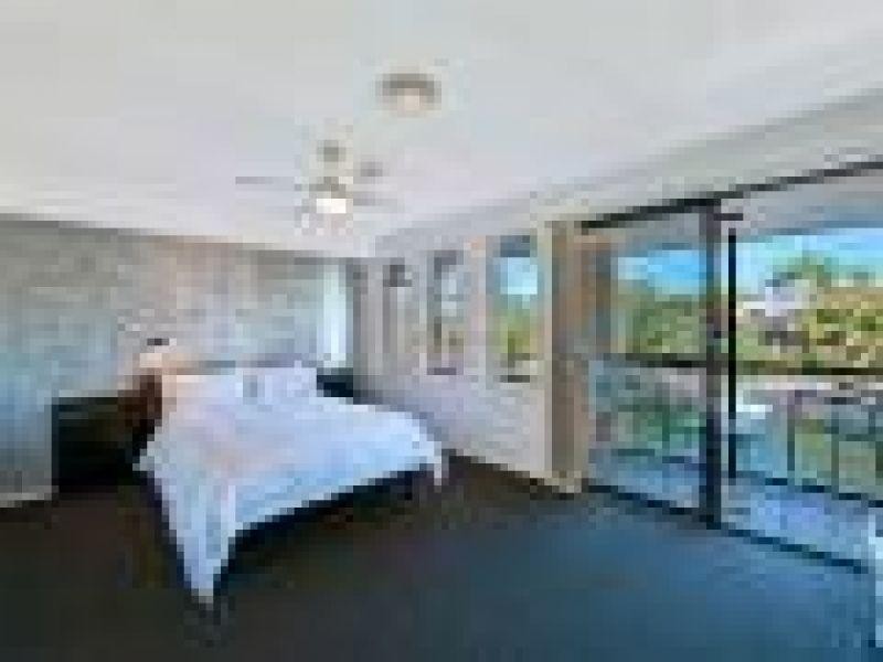 24 Slatyer Avenue, Bundall QLD 4217