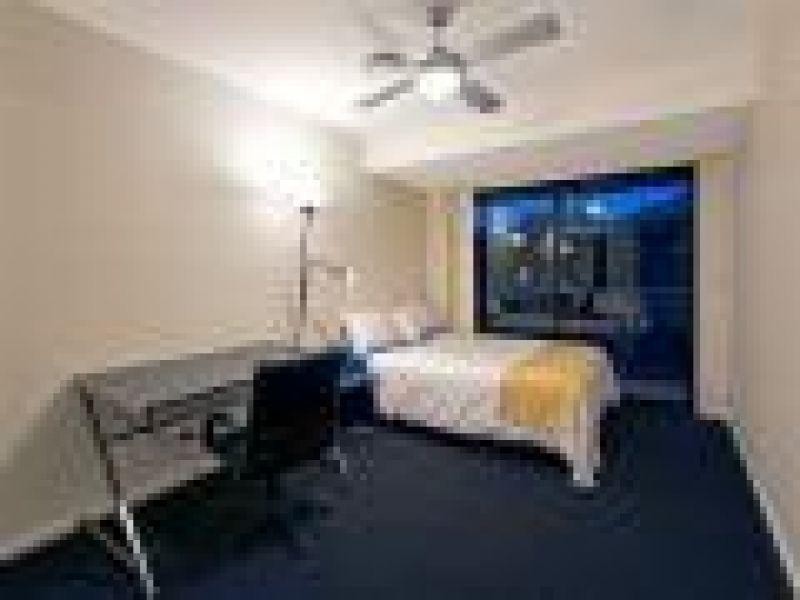 24 Slatyer Avenue, Bundall QLD 4217